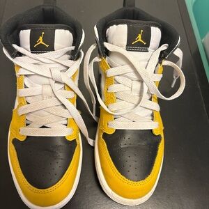 Jordan Kids Sneakers in Yellow, Black, and White